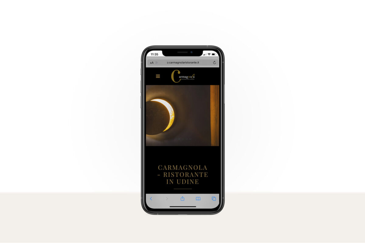 02-iPhone-XS